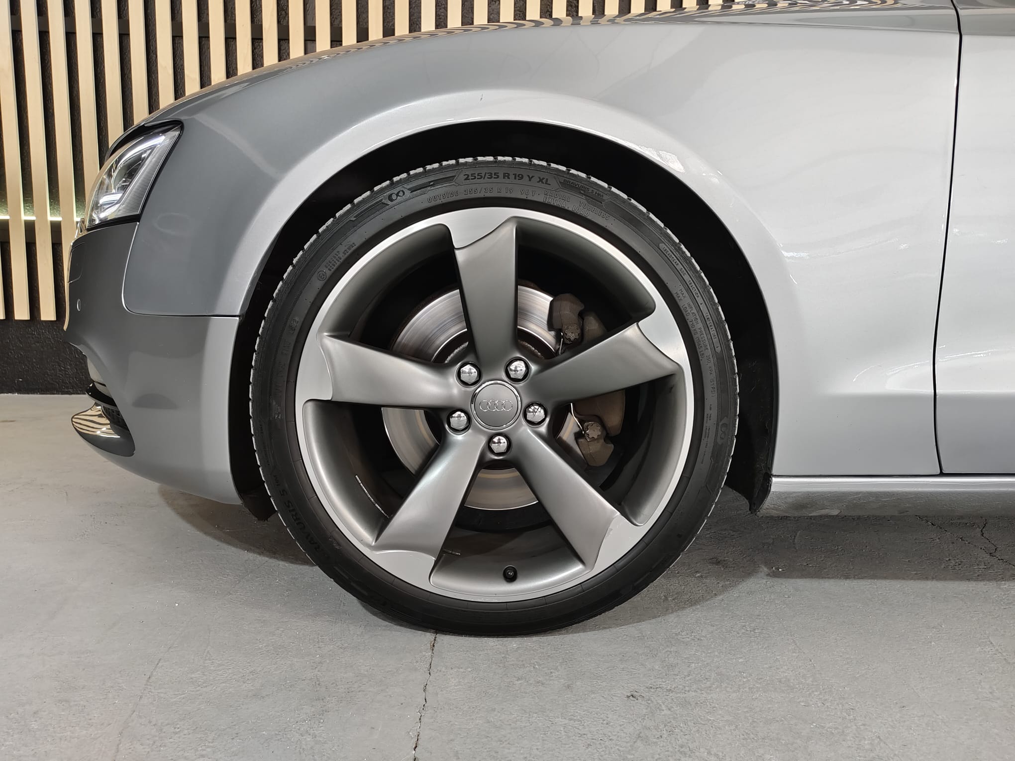 Llanta Audi A5 Sportback gris plata