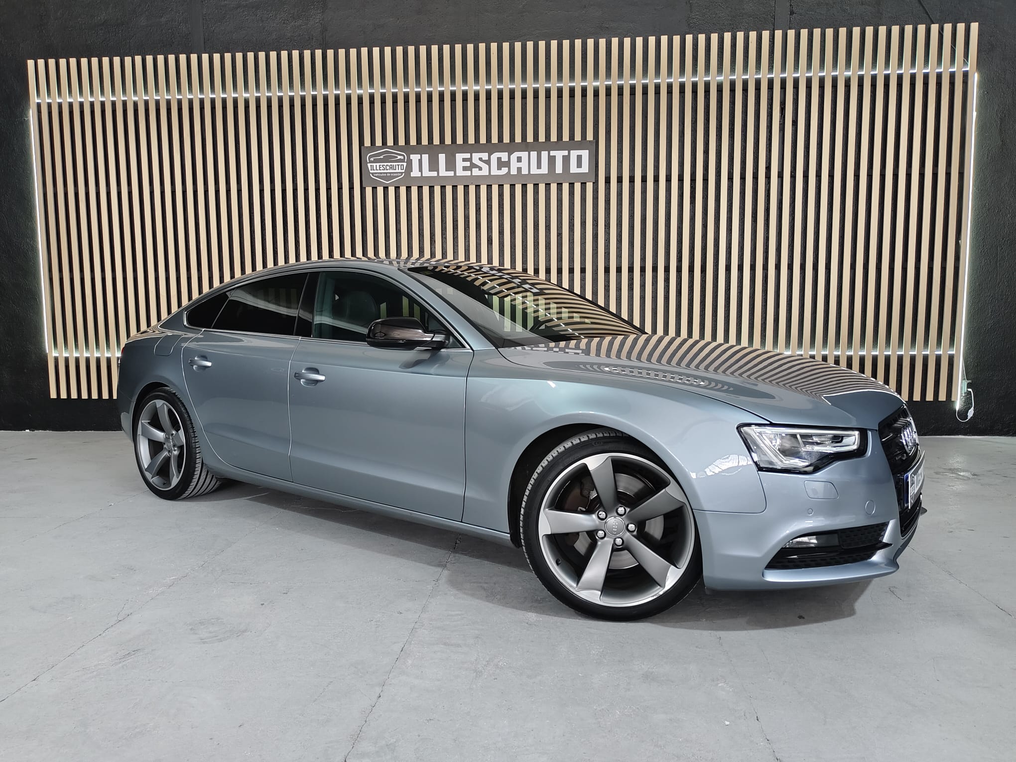 Lateral Audi A5 Sportback gris plata