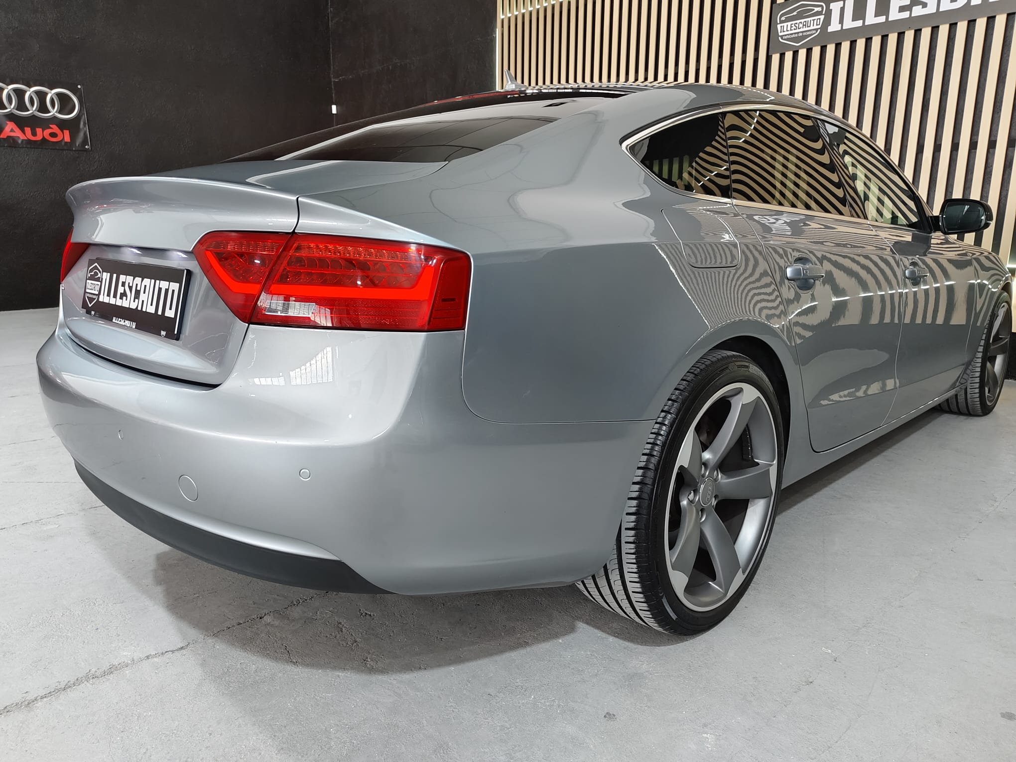 Trasero Audi A5 Sportback gris plata