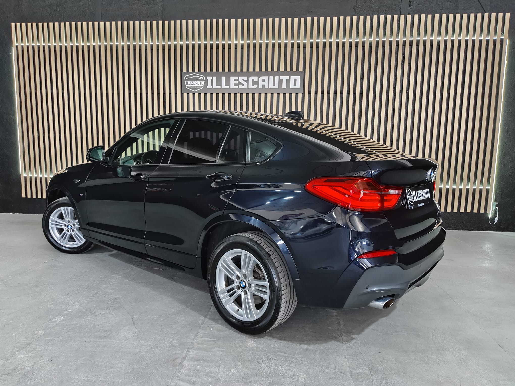trasero izquierda BMW X4 xDrive Negro de Illescauto