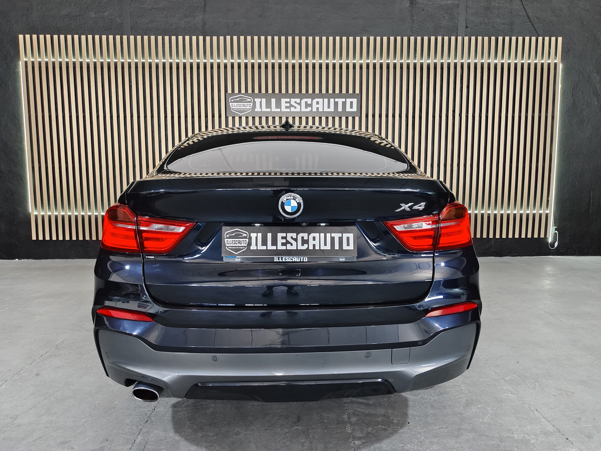 Maletero BMW X4 xDrive Negro de Illescauto