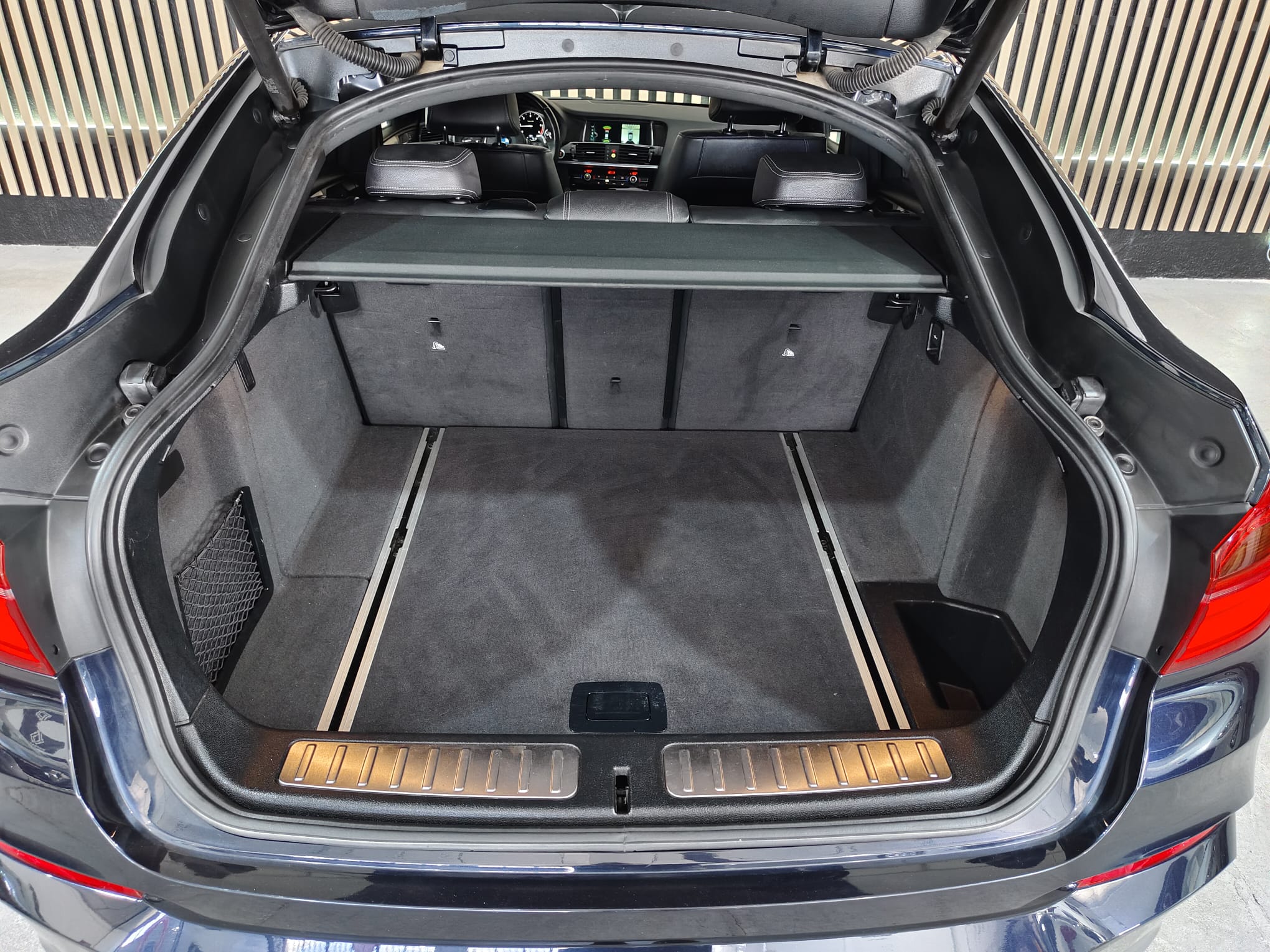 Maltero Interior BMW X4 xDrive Negro de Illescauto