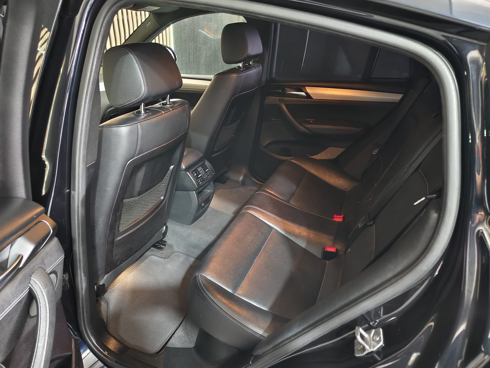 Asientos traseros Interior BMW X4 xDrive Negro de Illescauto