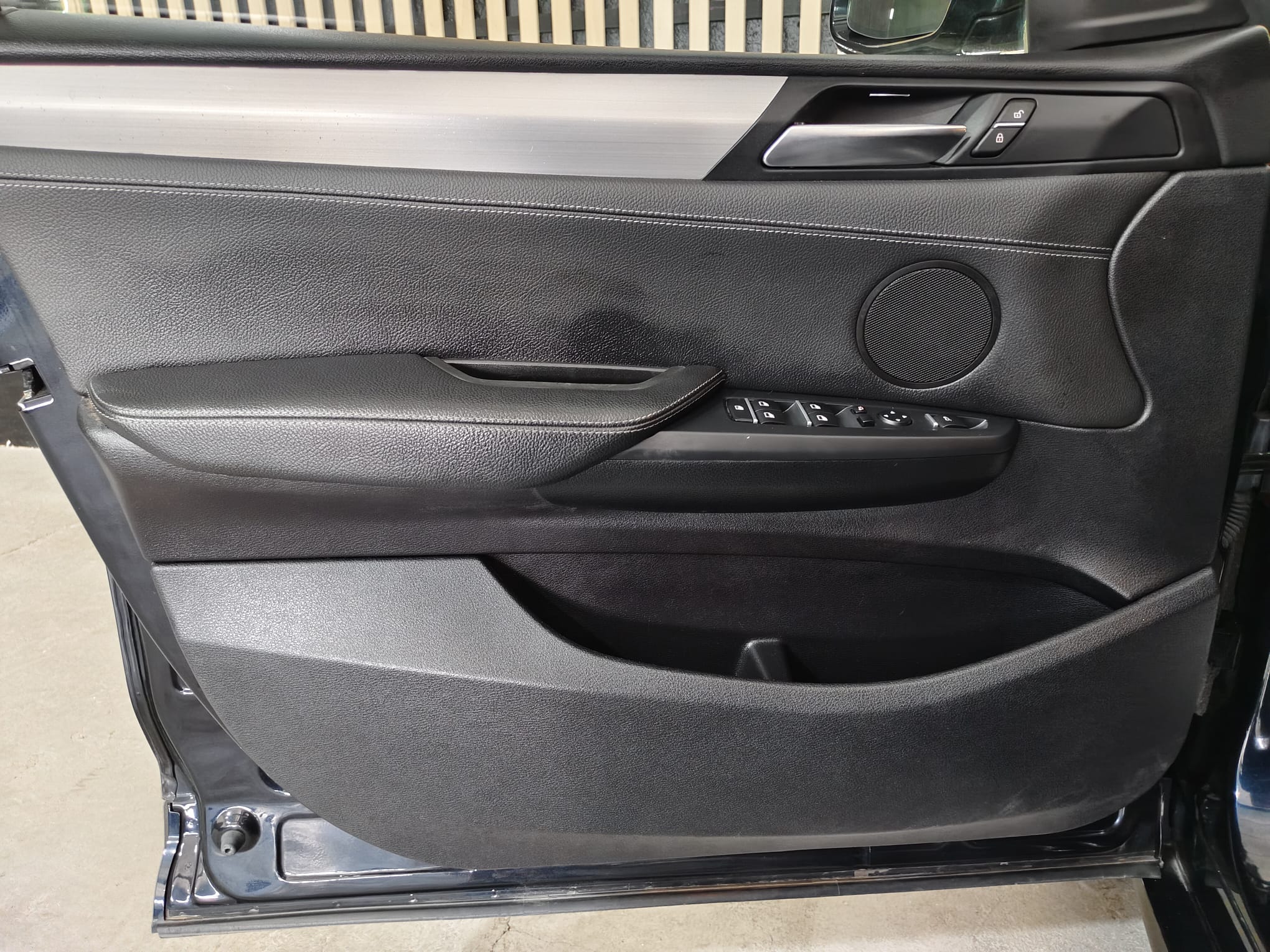 Puerta Interior BMW X4 xDrive Negro de Illescauto