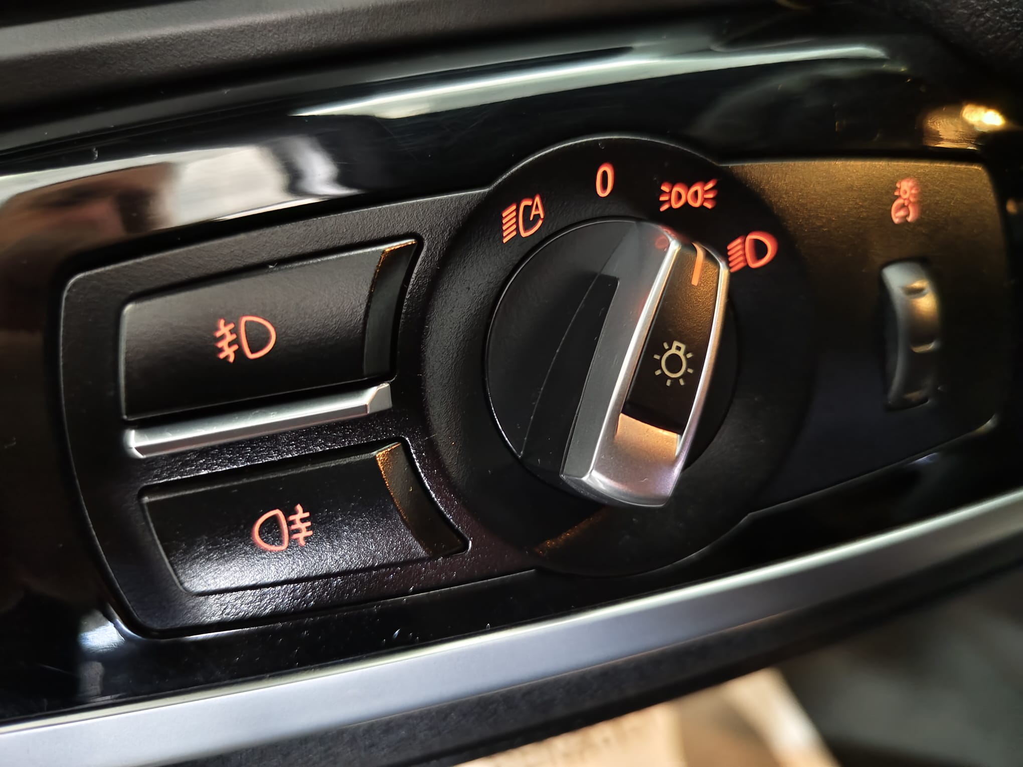 Botonera luces Interior BMW X4 xDrive Negro de Illescauto