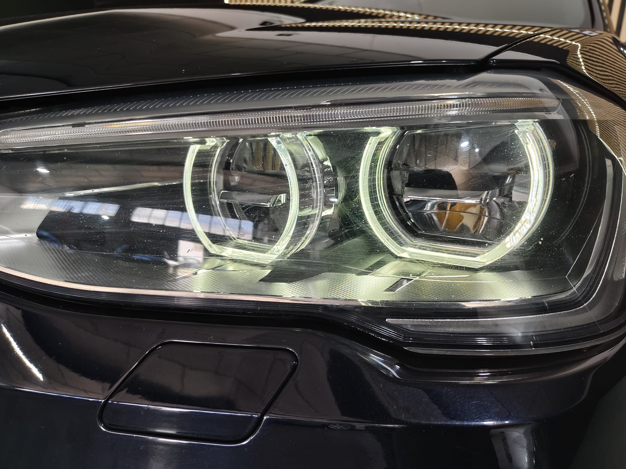 Faro BMW X4 xDrive Negro de Illescauto