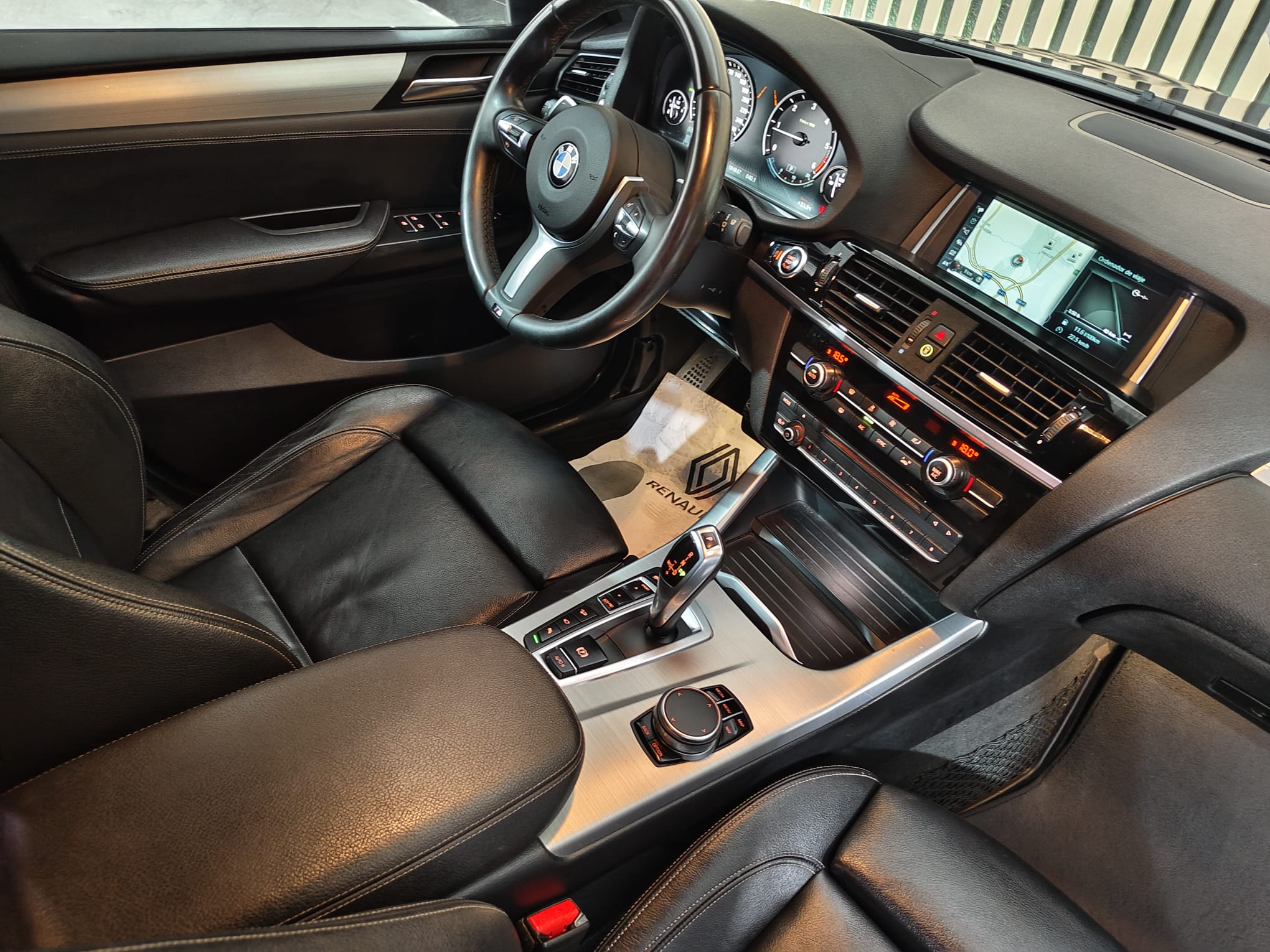 Interior BMW X4 xDrive Negro de Illescauto