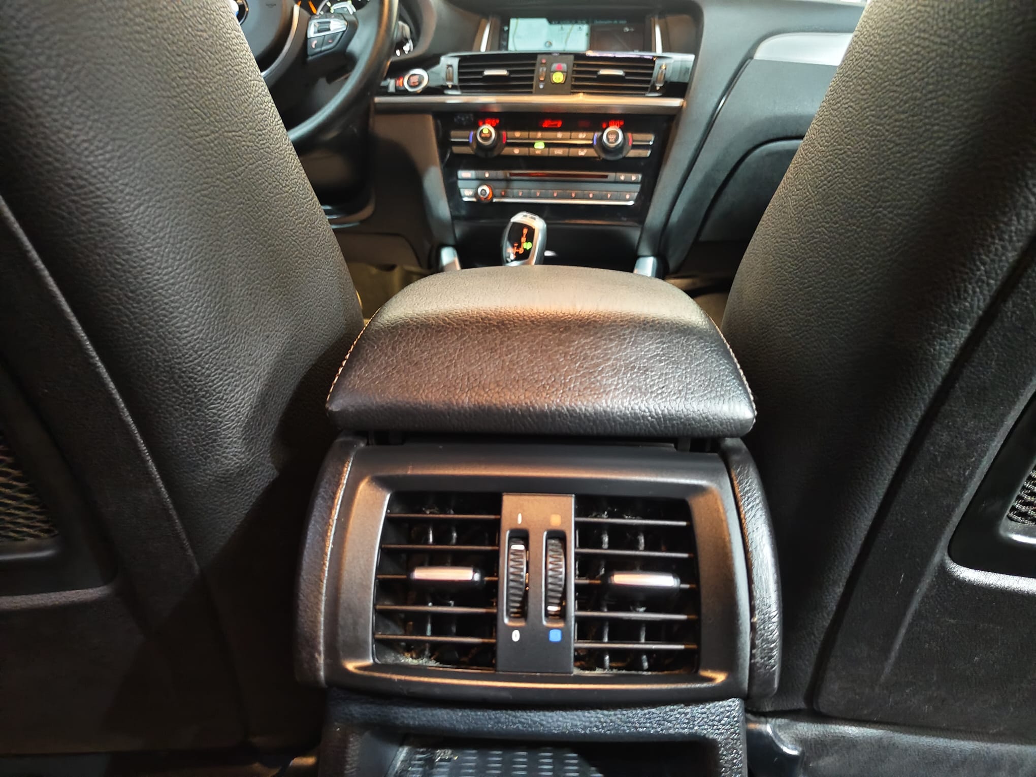 Interior BMW X4 xDrive Negro de Illescauto