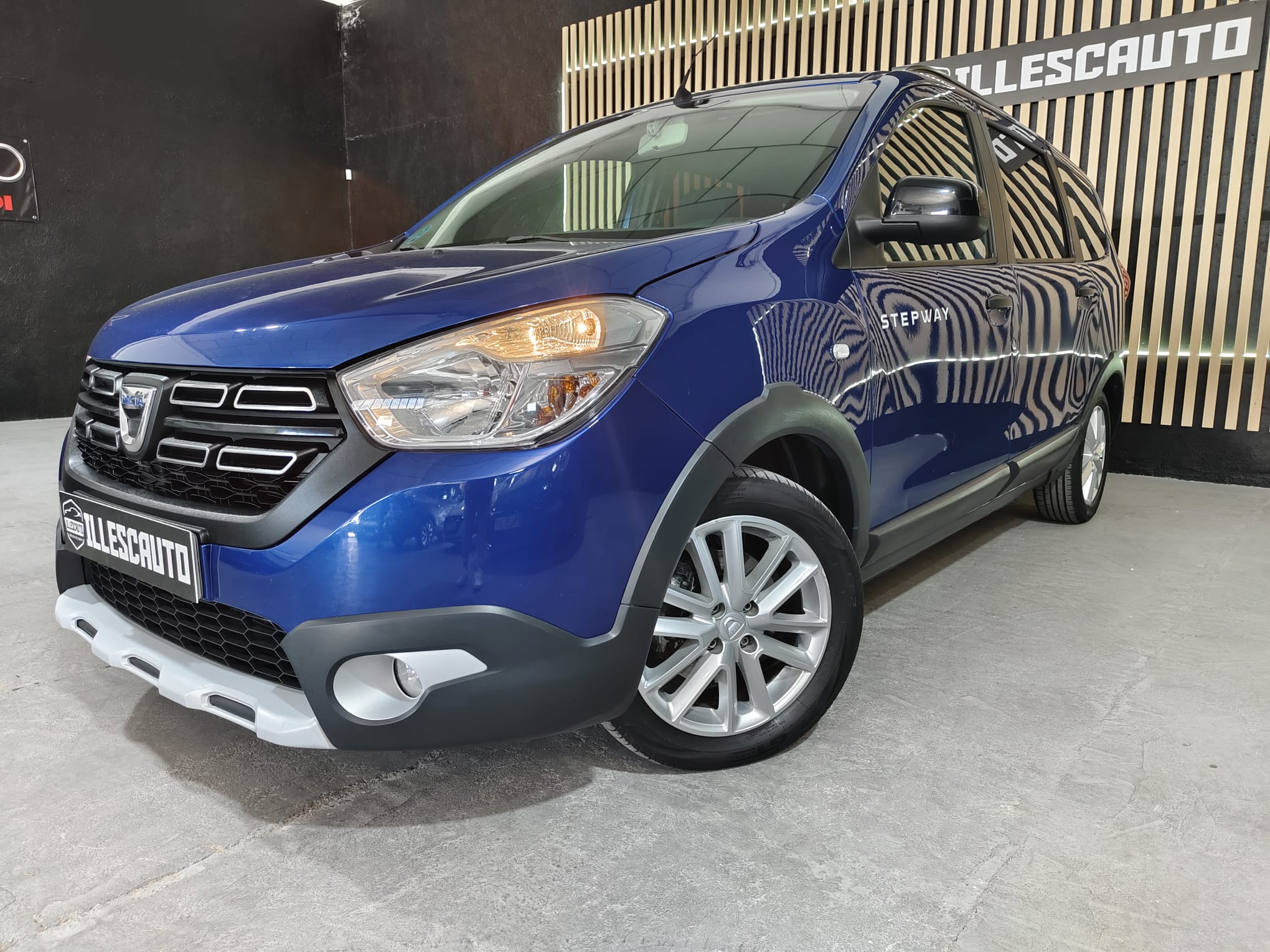 Frente Dacia Lodgy Stepway azul