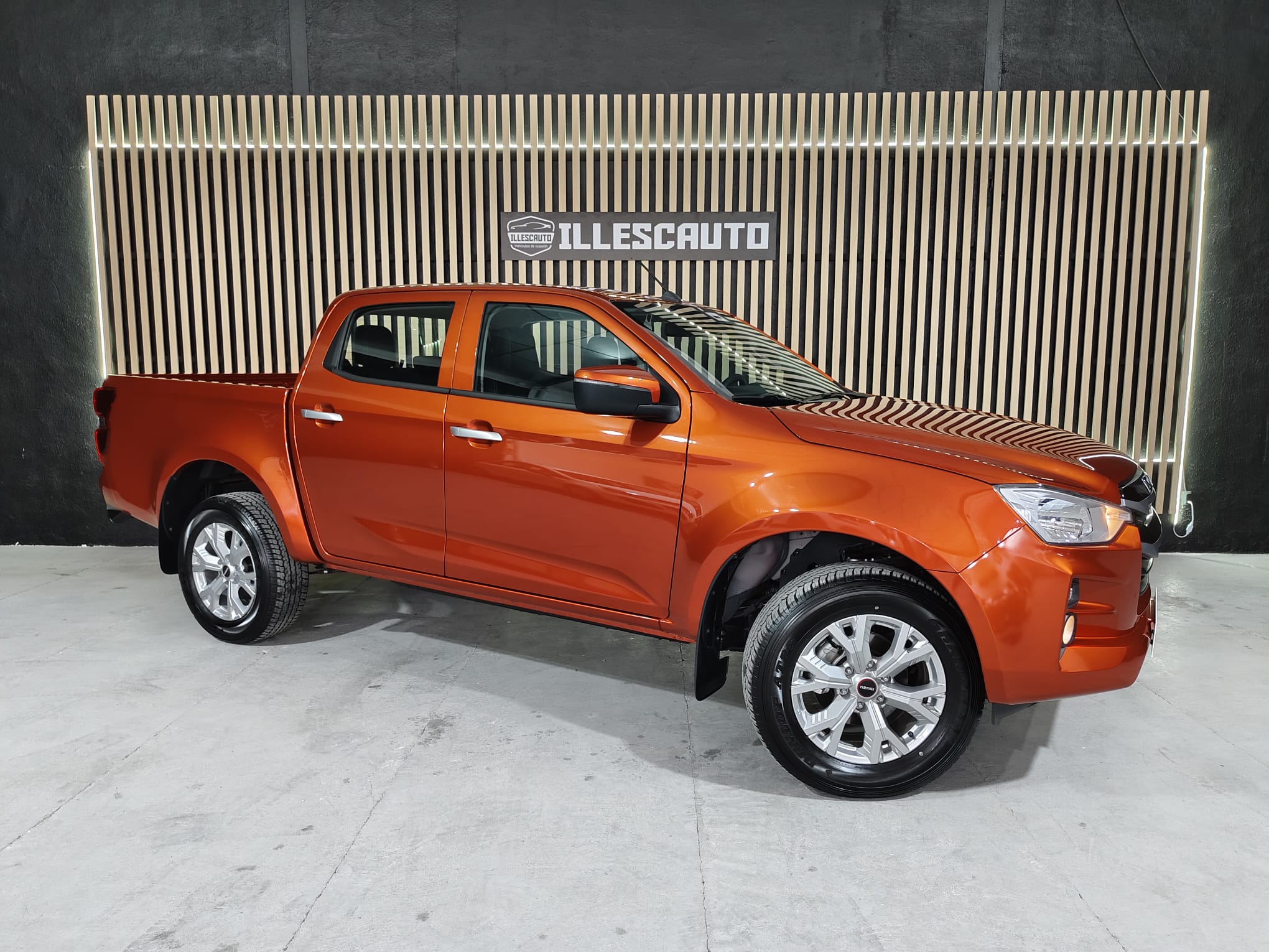 Lateral izquierdo Isuzu DMax N60 BB naranja