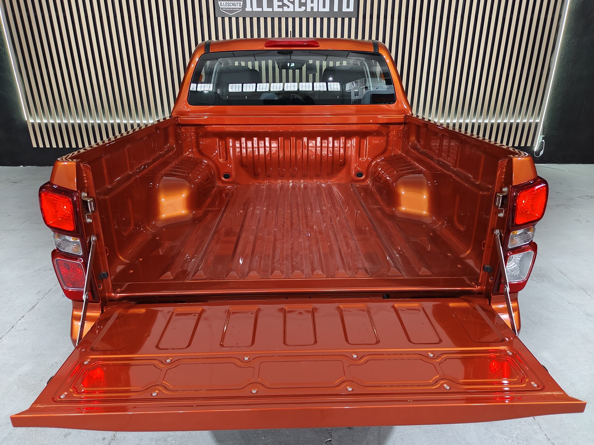 Caja Isuzu DMax N60 BB naranja