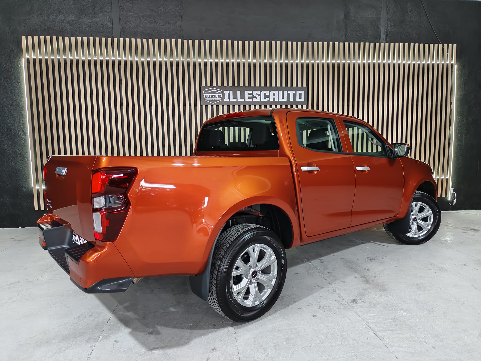 Trasero derecho Isuzu DMax N60 BB naranja