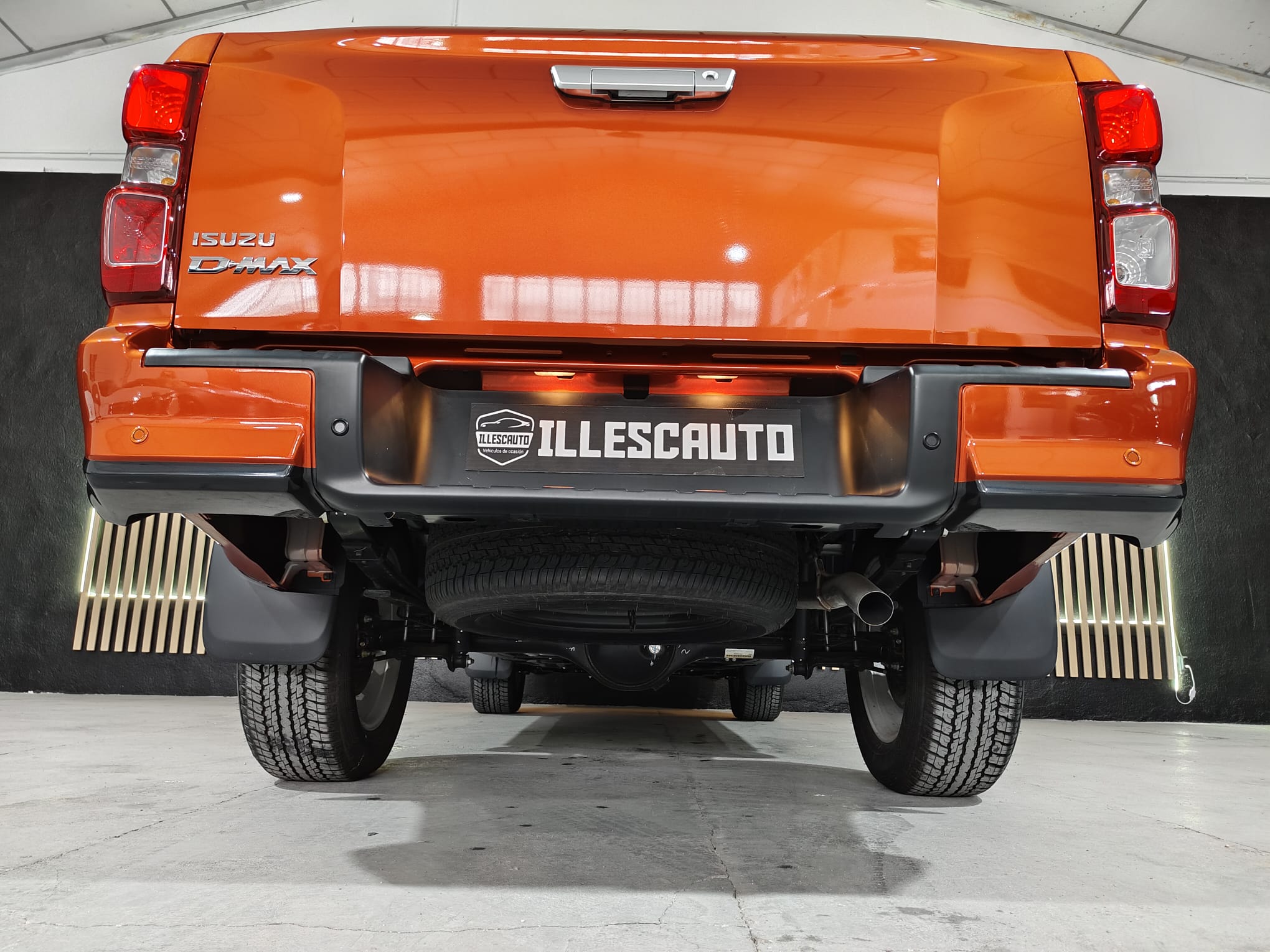 Puerta caja y bajos Isuzu DMax N60 BB naranja