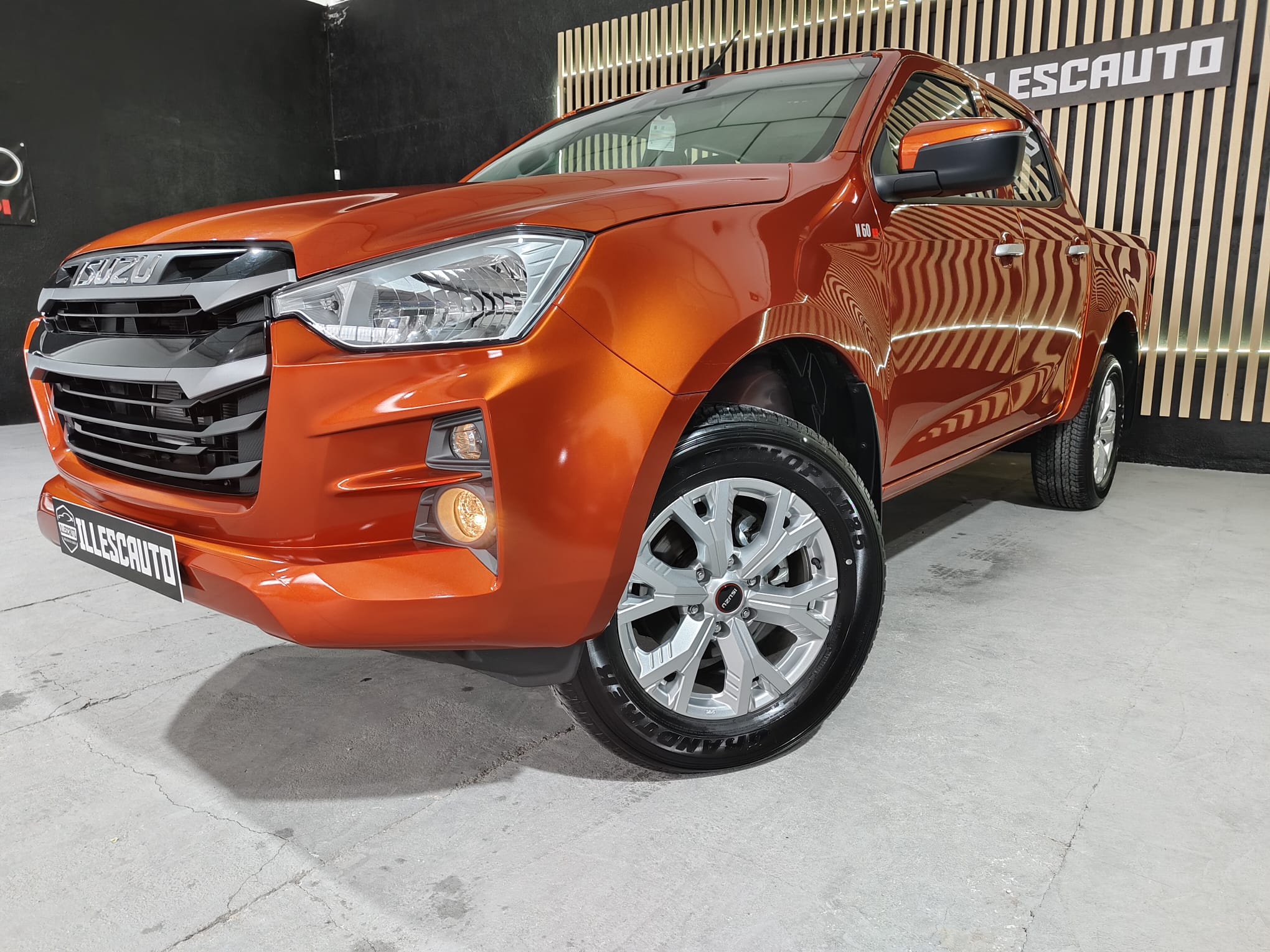 Frente derecho Isuzu DMax N60 BB naranja