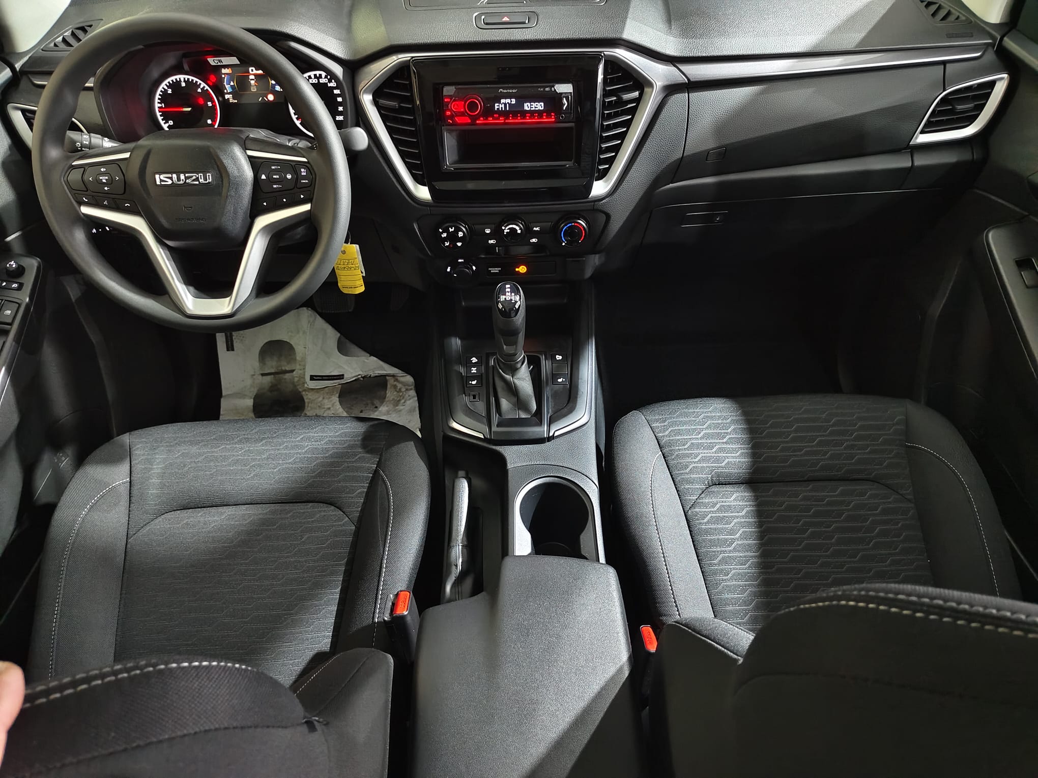 Interior Isuzu DMax N60 BB naranja