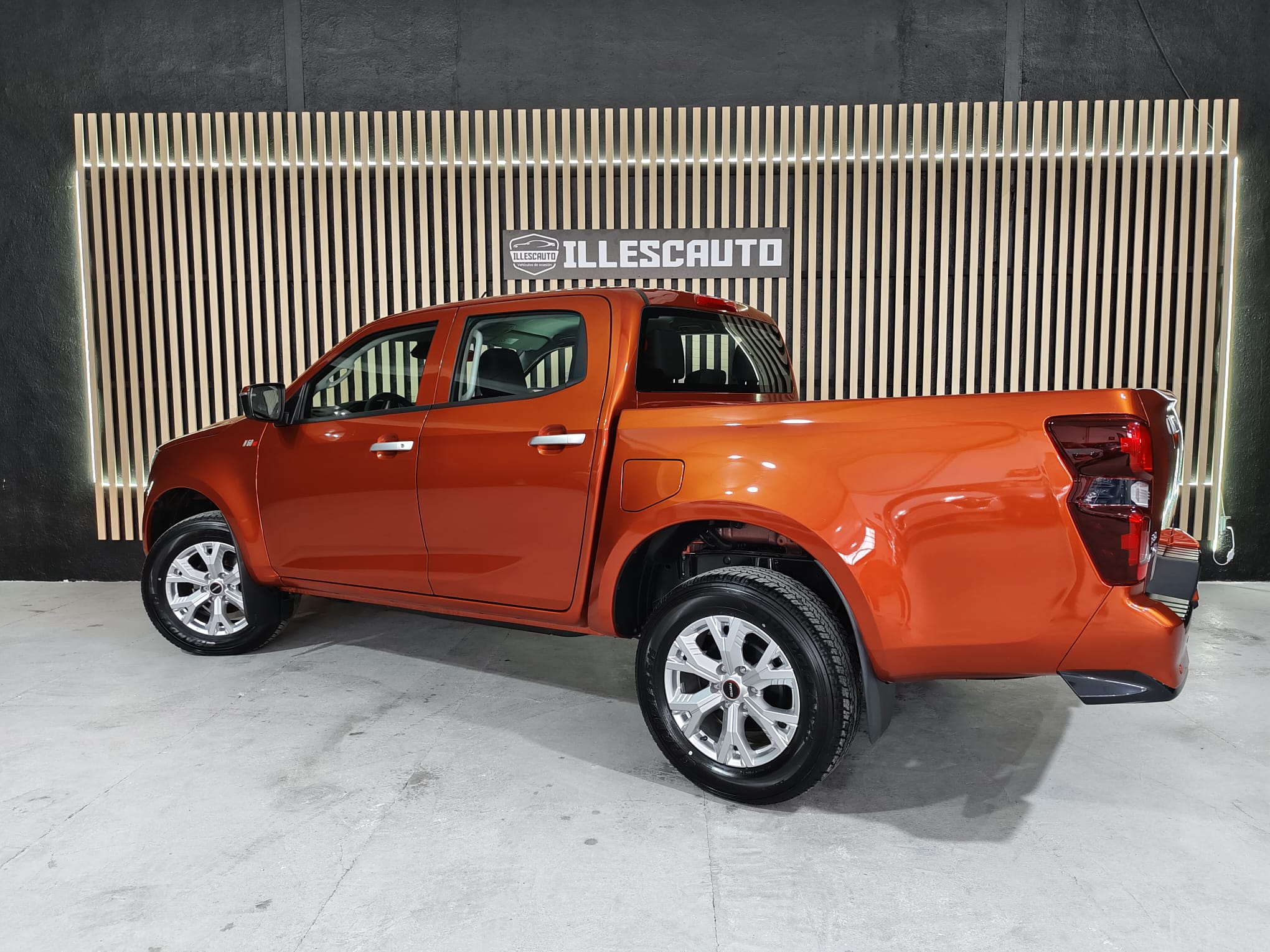 Lateral derecho Isuzu DMax N60 BB naranja