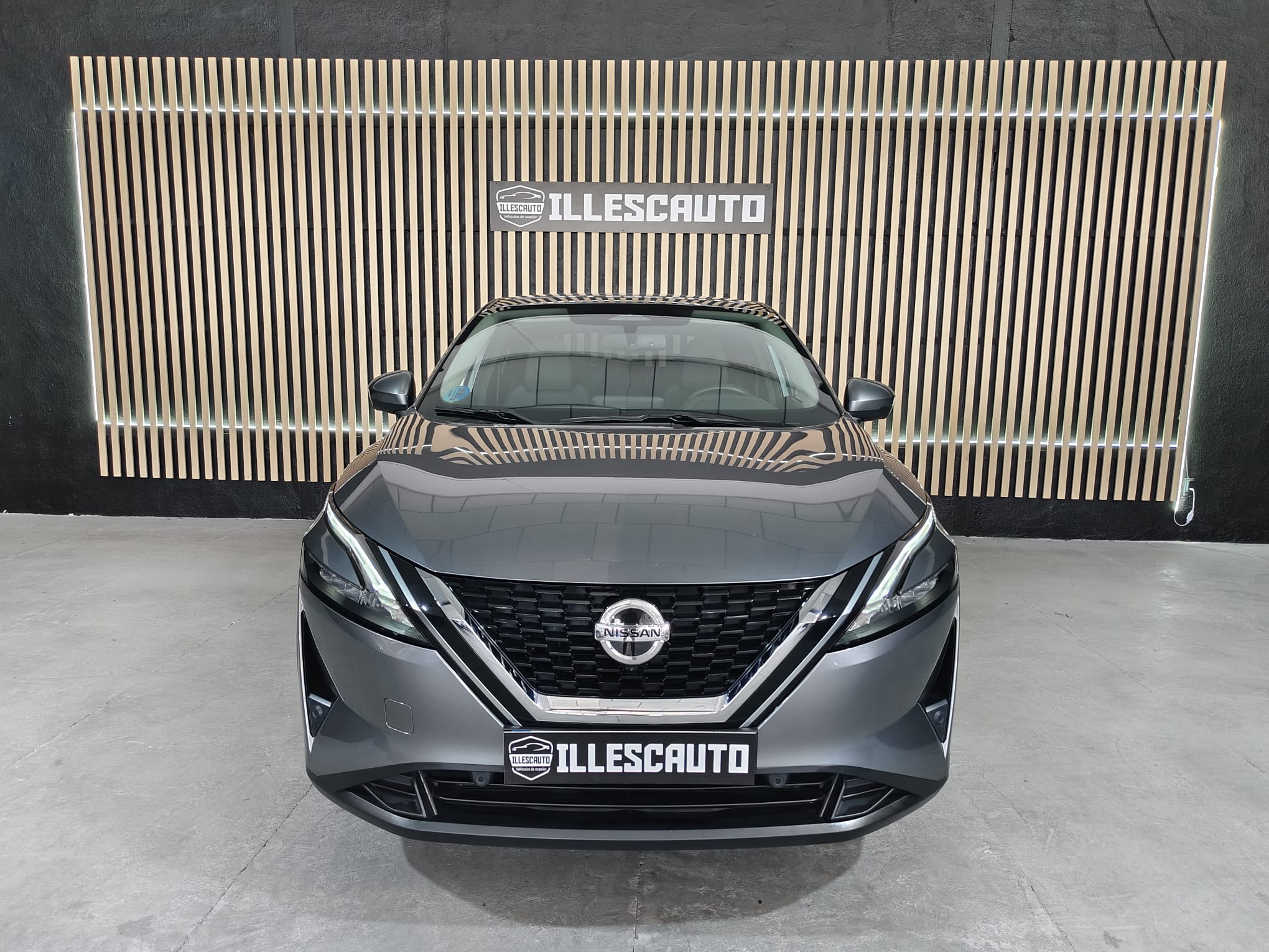 Nissan Qashqai 1.4 seminuevo color plata