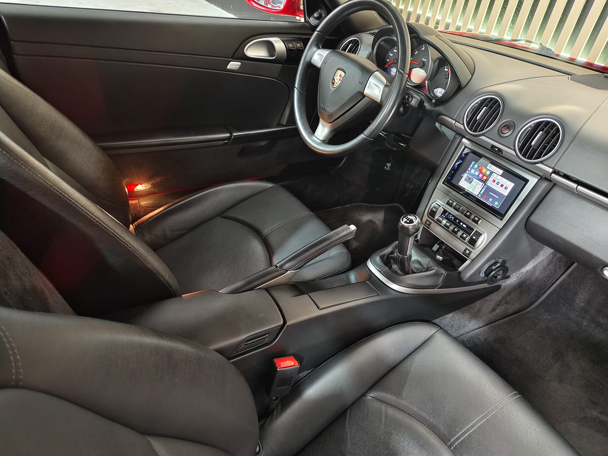 Interior Porsche Cayman 2.7 Edition 1 rojo