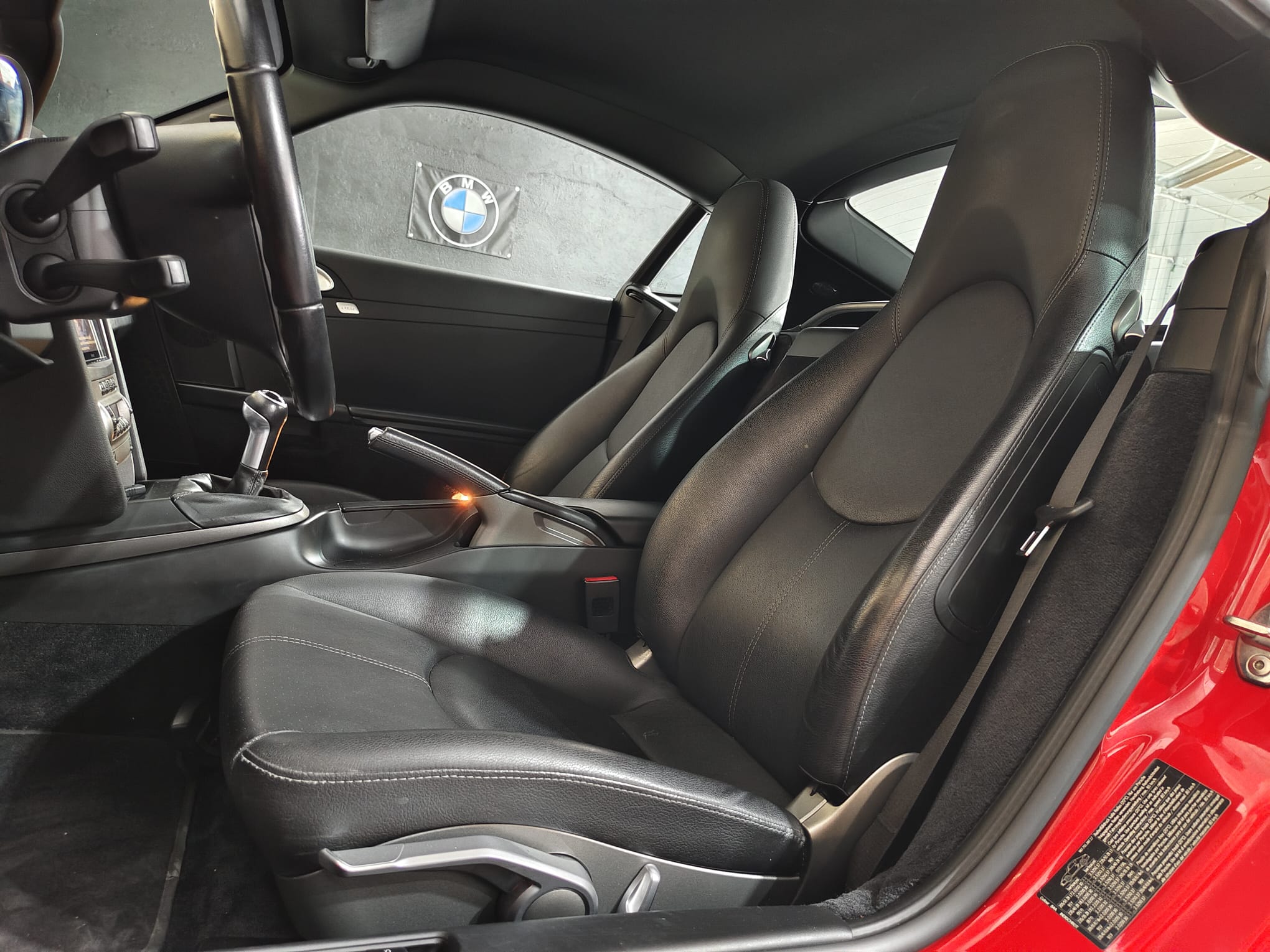 Interior Porsche Cayman 2.7 Edition 1 rojo