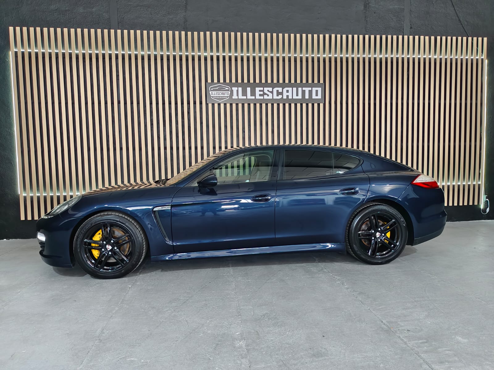 Perfil Porsche Panamera 3.0 TDI Triptonic